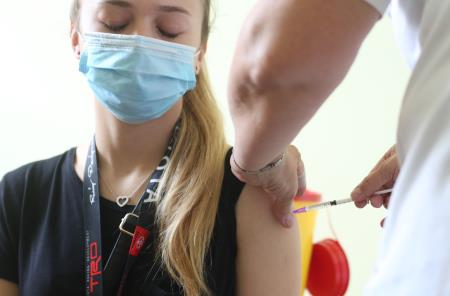 Množično cepljenje v ZD Cerknica 15FOTO LJUBO VUKELIČ